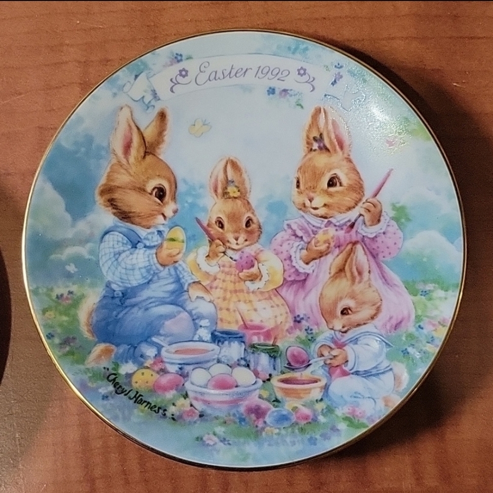 1992 Avon Easter Plate "Colorful Moments"